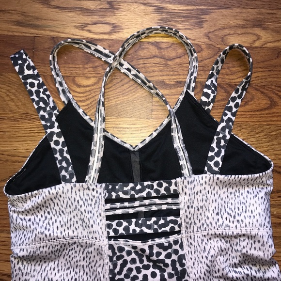 Lululemon tanktop - Picture 2 of 4